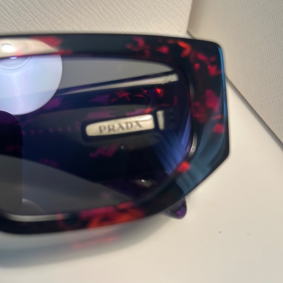 Prada sunglasses - Picture 4 of 9